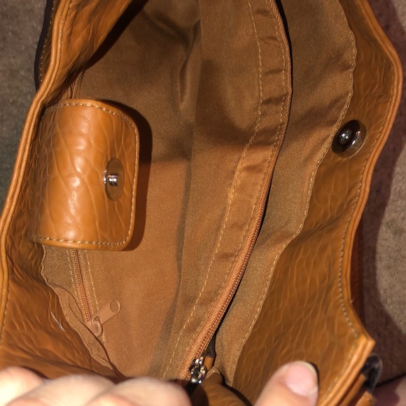 Cute little church handbag. - Picture 2 of 3